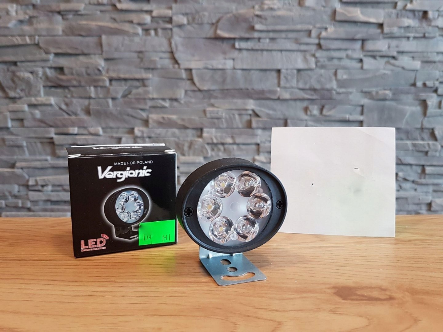 Lampa LED 18V - 6 LED Waga produktu z opakowaniem jednostkowym 0.15 kg