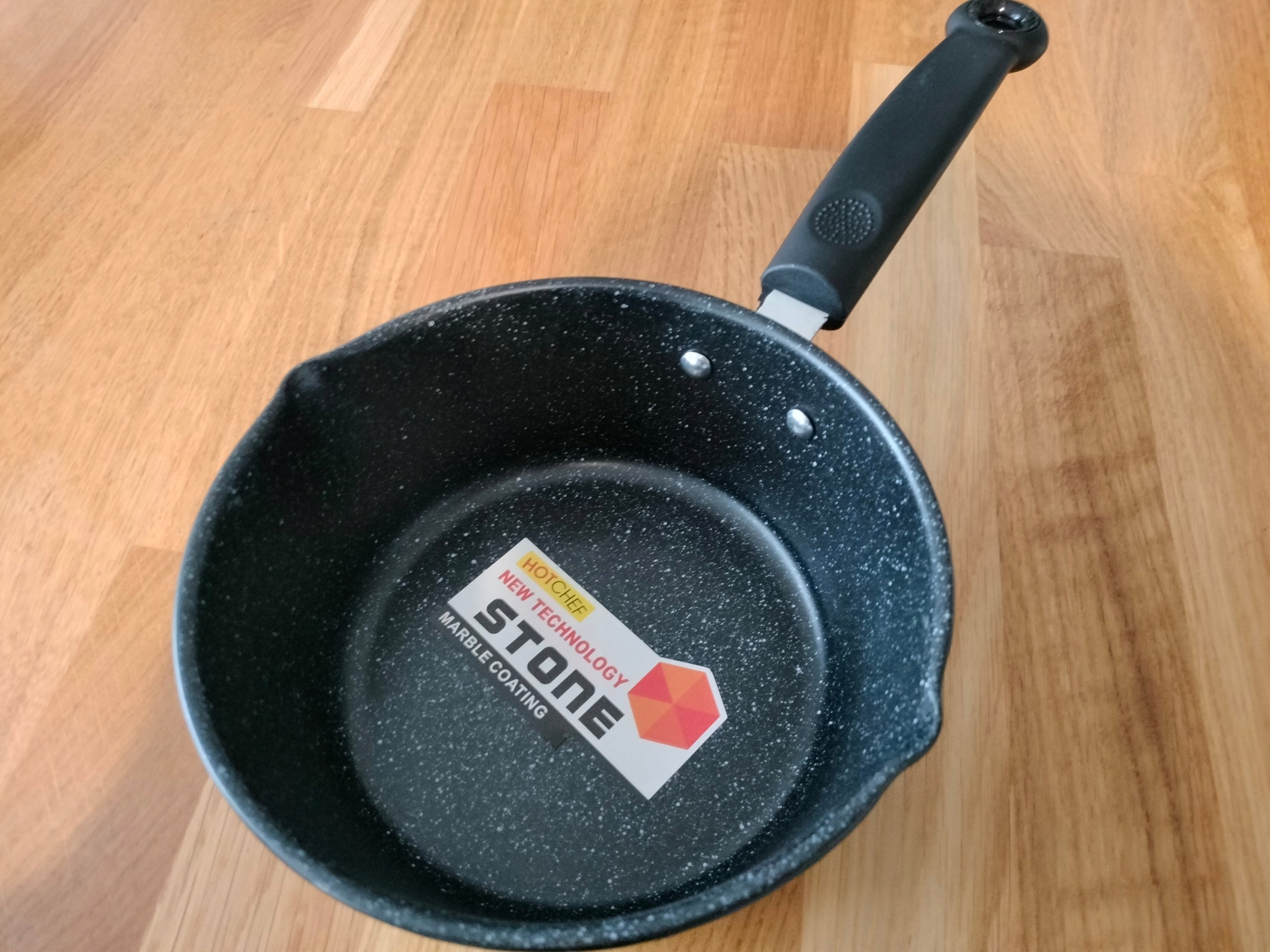 RONDELEK rondel ceramiczny GRANITOWY mały z dziubkiem 1,2 l. stal porządna Informacje dodatkowe możliwość mycia w zmywarce możliwość używania na kuchni indukcyjnej możliwość używania w piekarniku nienagrzewające się uchwyty pokrywka w zestawie